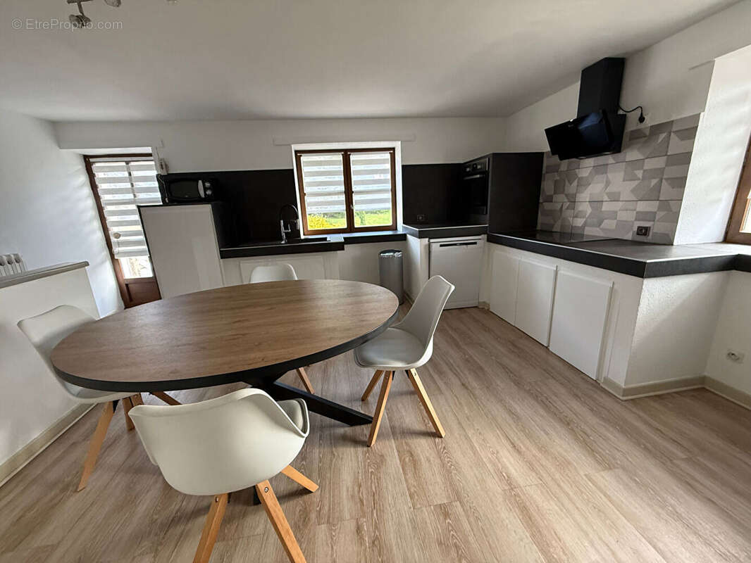 Maison à COMMELLE-VERNAY