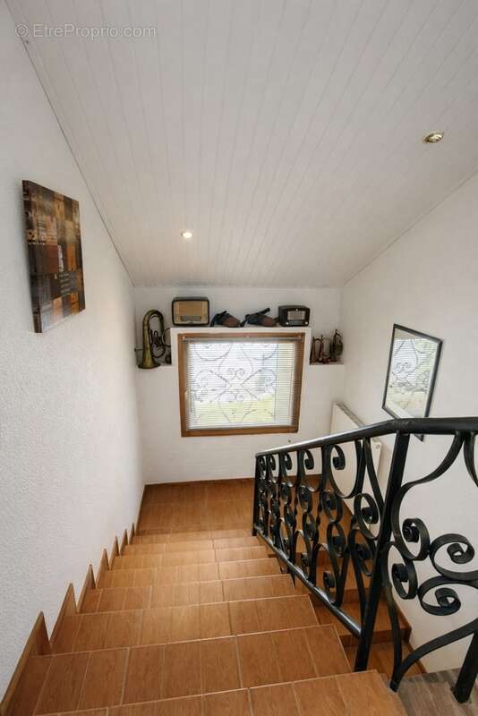 Belle opportunité à saisir - Maison familiale 174 m² – Vue dégagée, calme et potentiel rare à Gruffy - photo 10