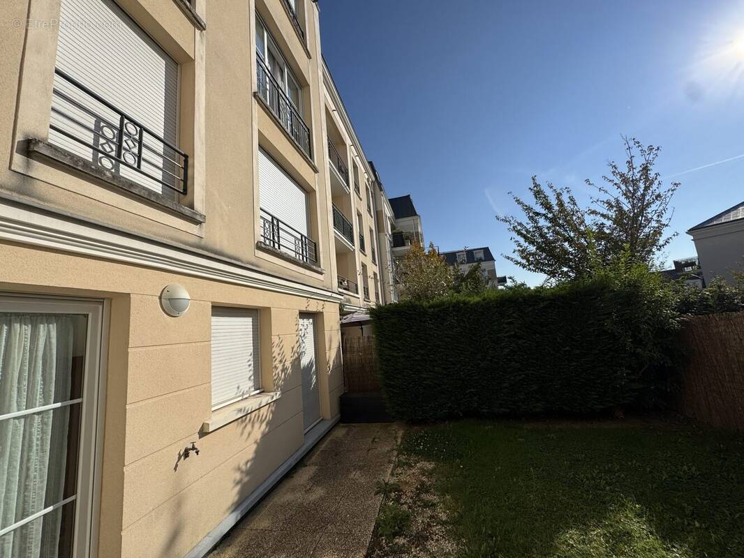 Appartement à LES CLAYES-SOUS-BOIS