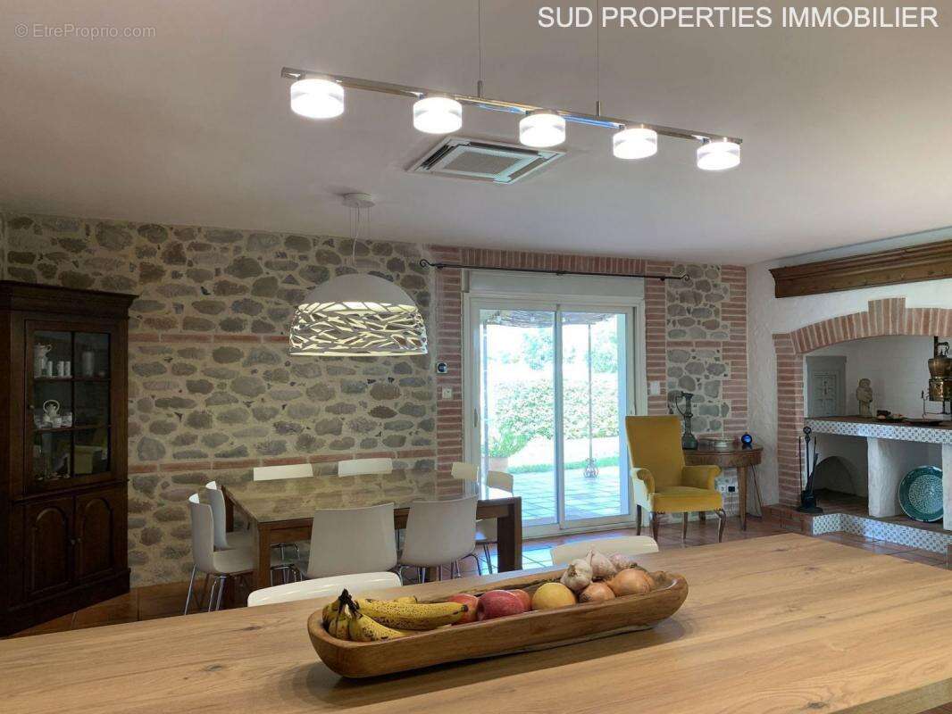 Maison à SAINT-ESTEVE