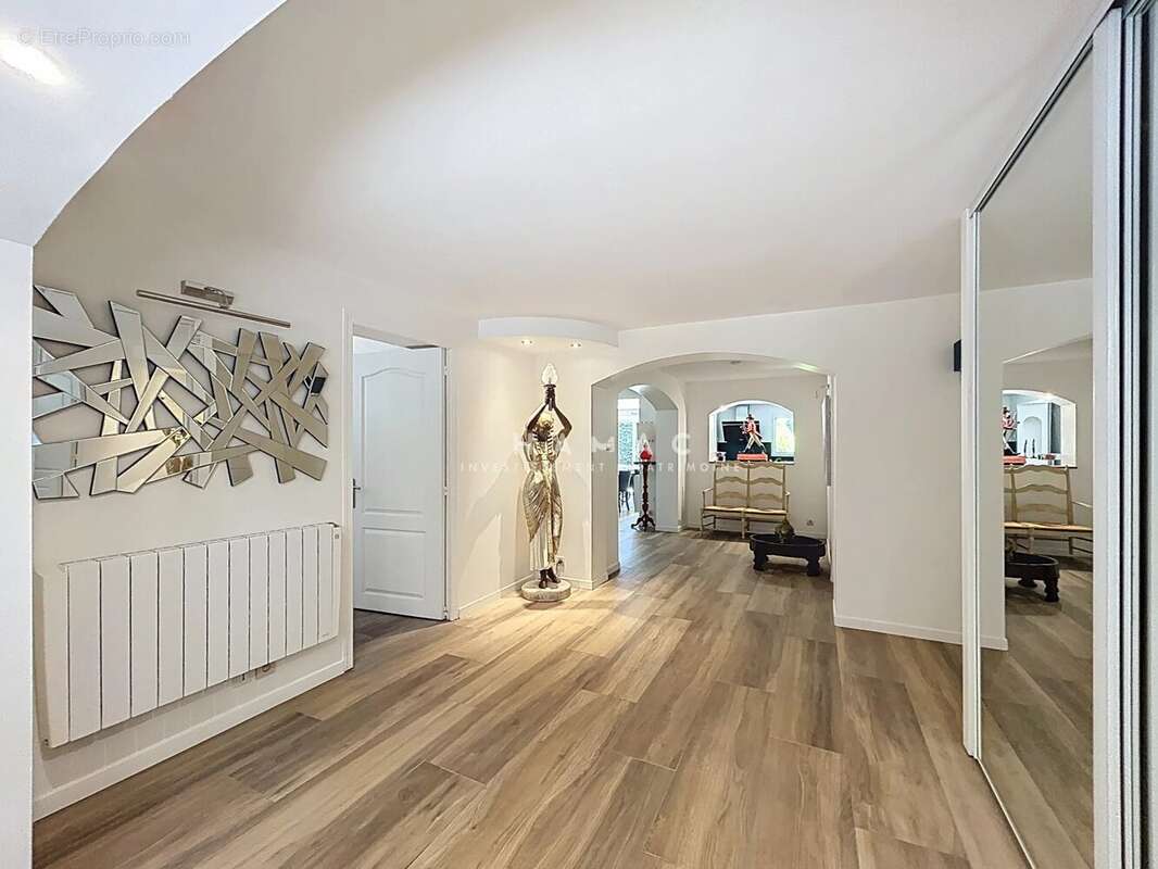 Maison à LA TOUR-DE-SALVAGNY