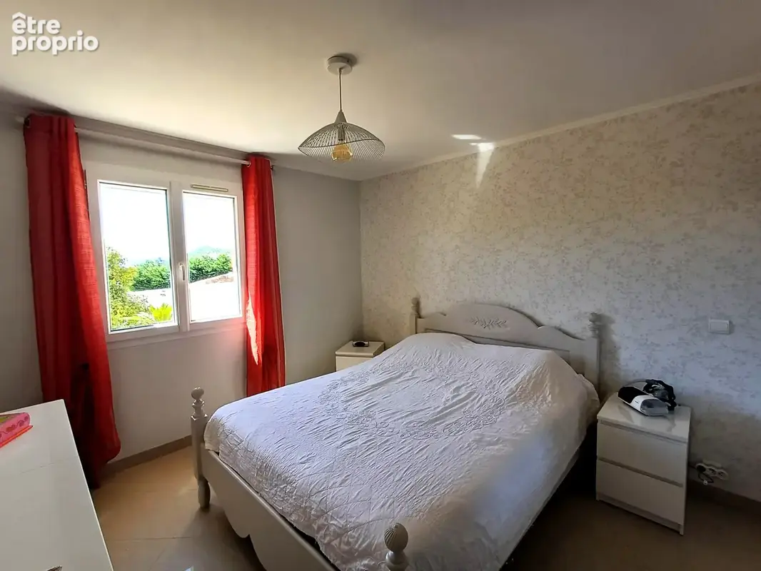 Superbe Villa d'architecte 197 m2, terrasses, jacuzzi, grand garage et cave sur 1318 m2 de terrain - photo 16