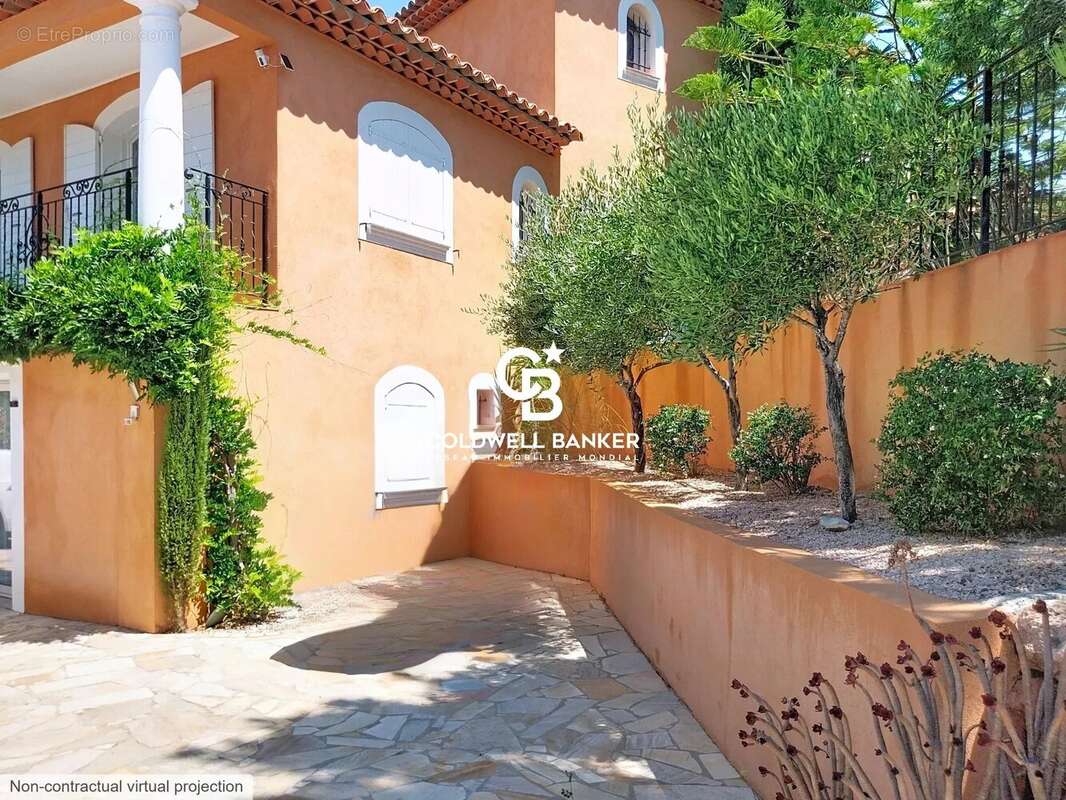Saint-Aygulf – Élégante propriété familiale avec appartement indépendant, piscine et cadre naturel d'exception. - photo 22