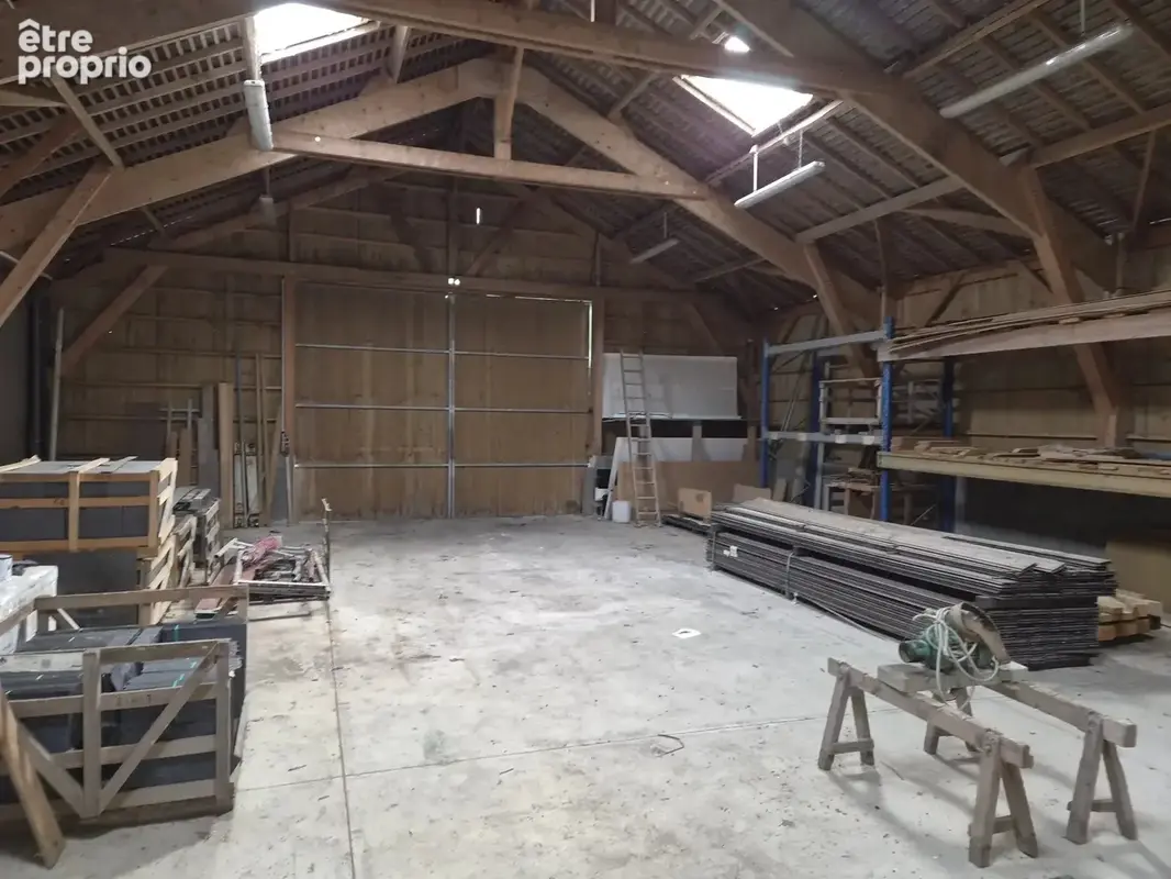A 14 km de vitre atelier de 450 m2 sur 2500 m2 de terrain dont une partie construtible en habitation - photo 2