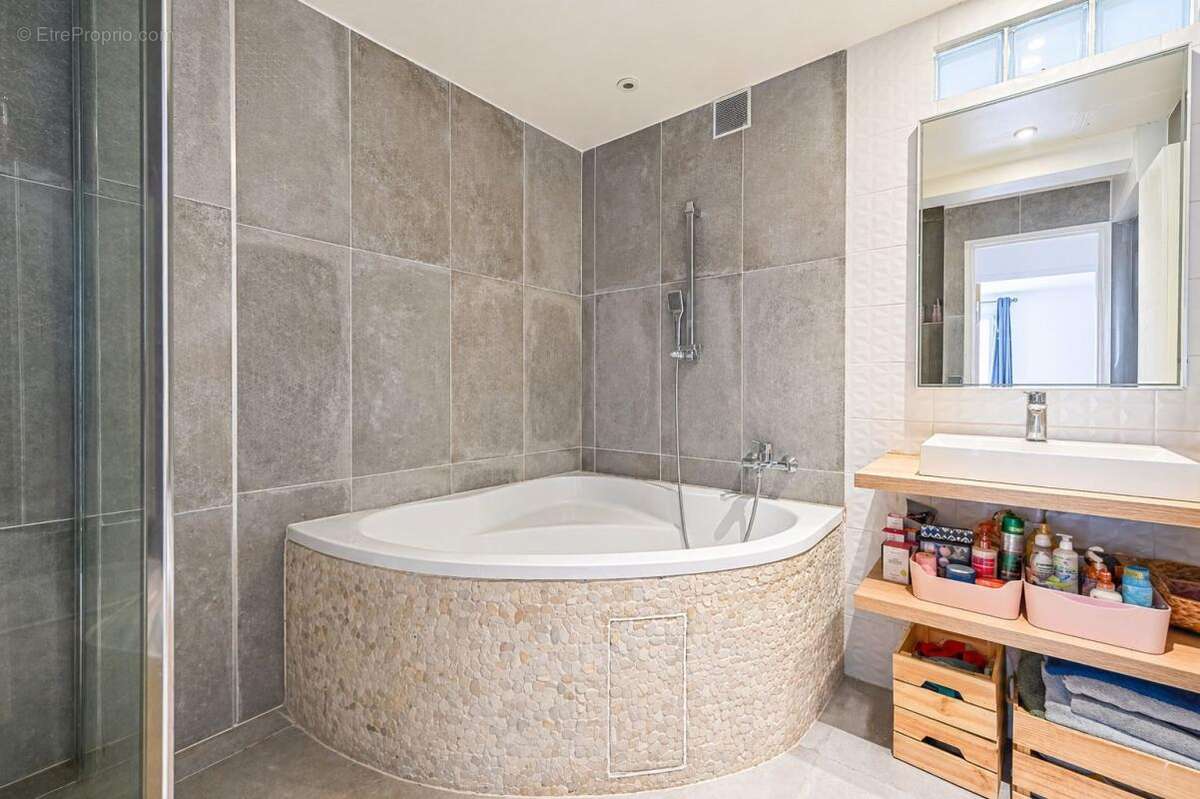 Appartement à CHARENTON-LE-PONT