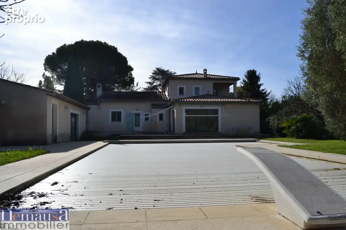 Tarascon, villa de 209m2 sur une parcelle de 2698m2 avec piscine - photo 1