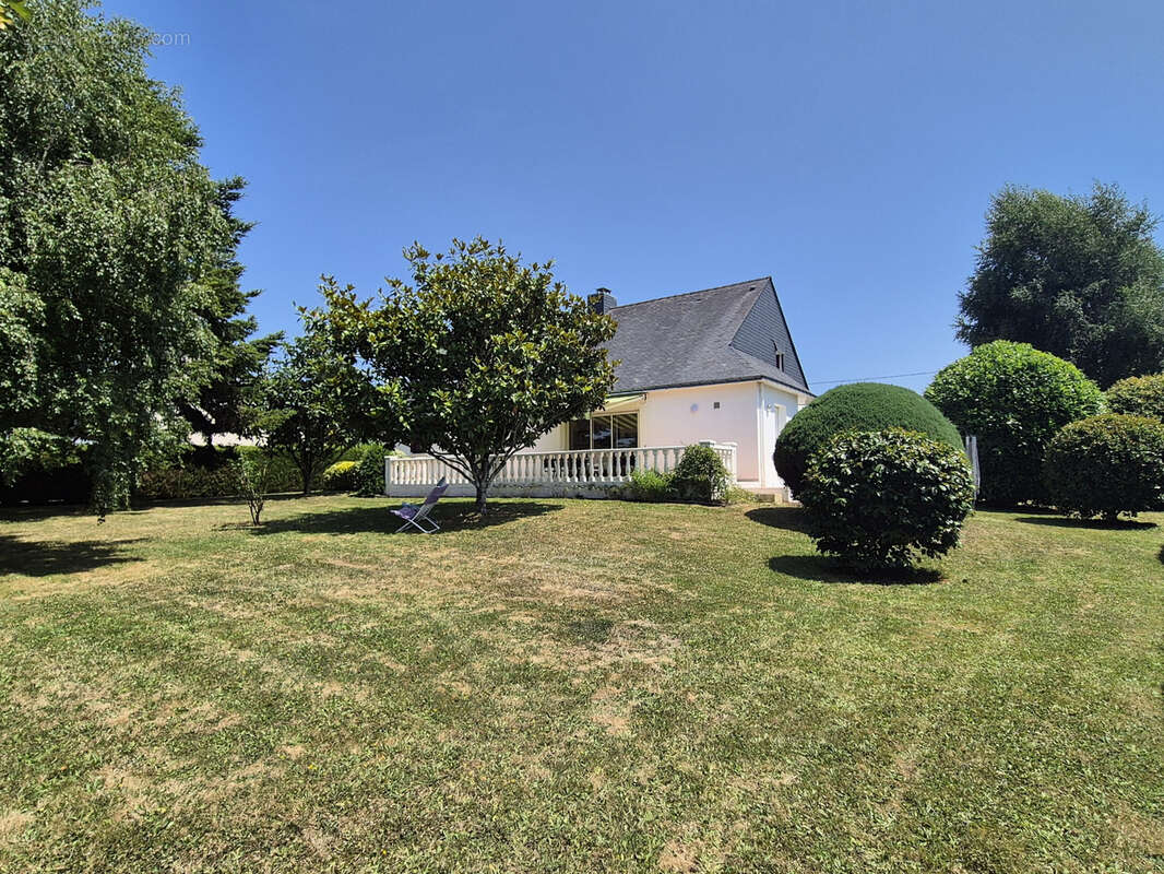 Maison à SURZUR