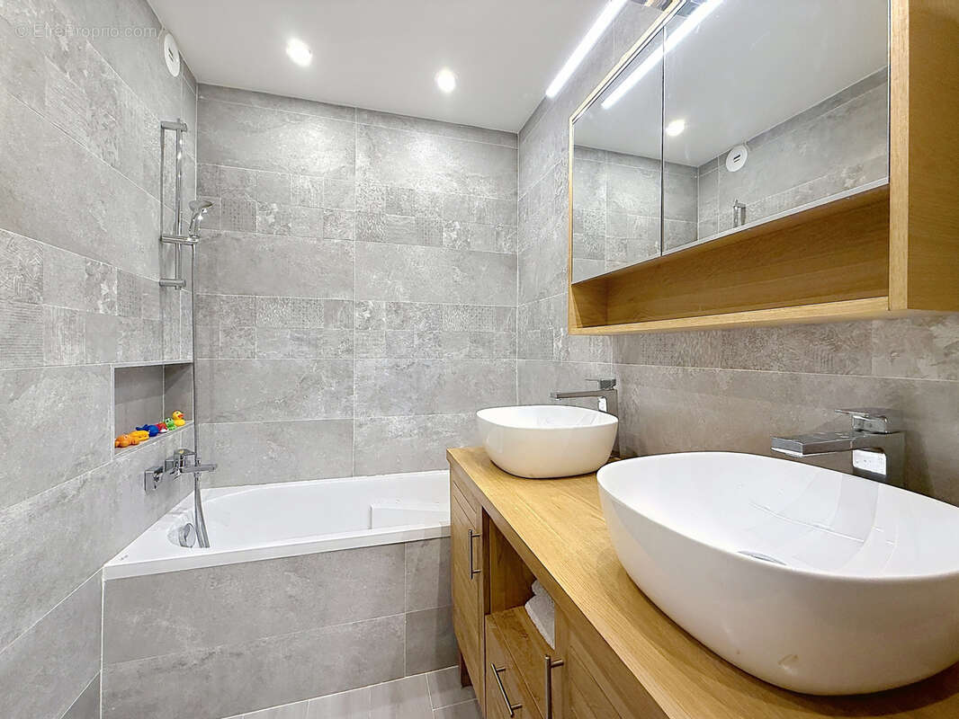 Appartement à PARIS-20E