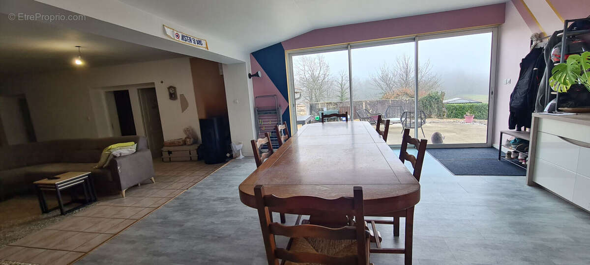 Maison à JUJURIEUX