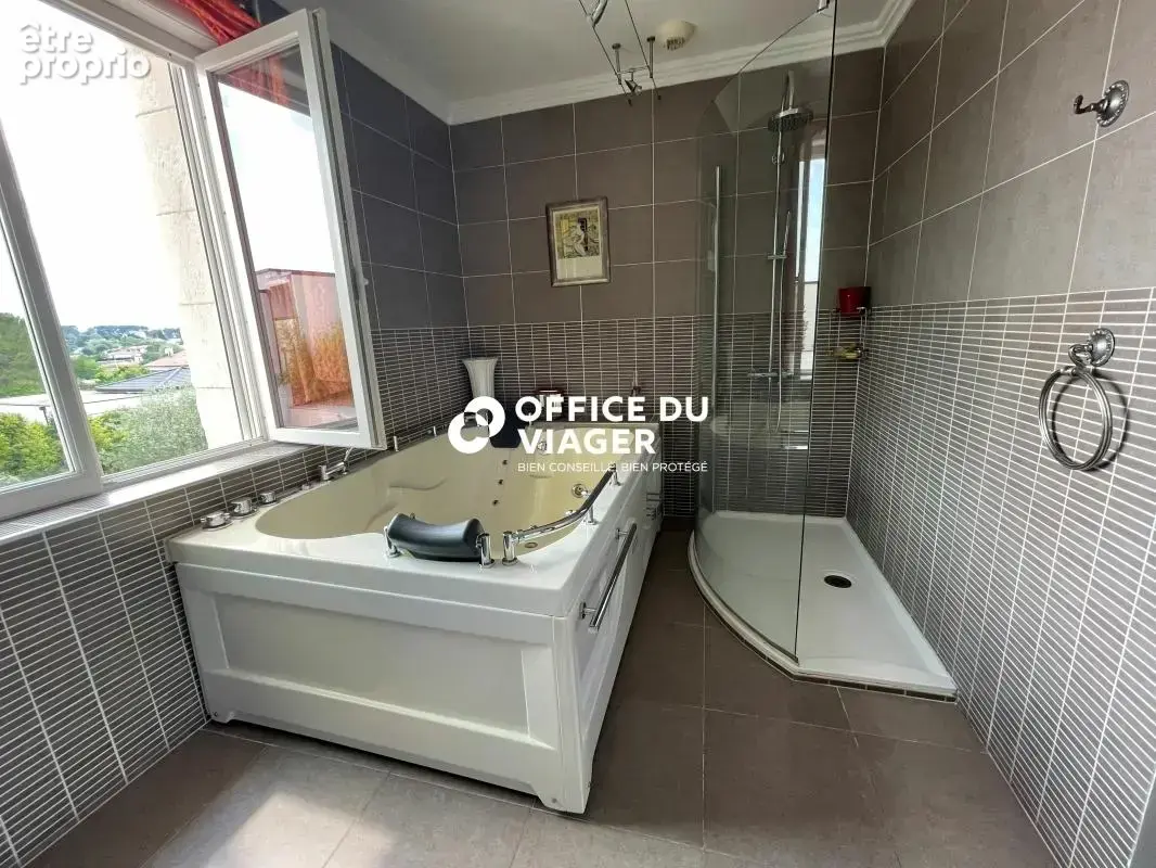 Maison - 5 pièces - 210 m² - photo 10
