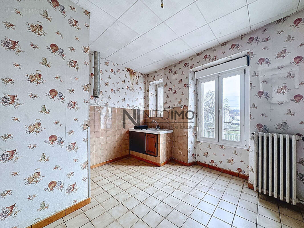 Maison à NEUFCHATEAU