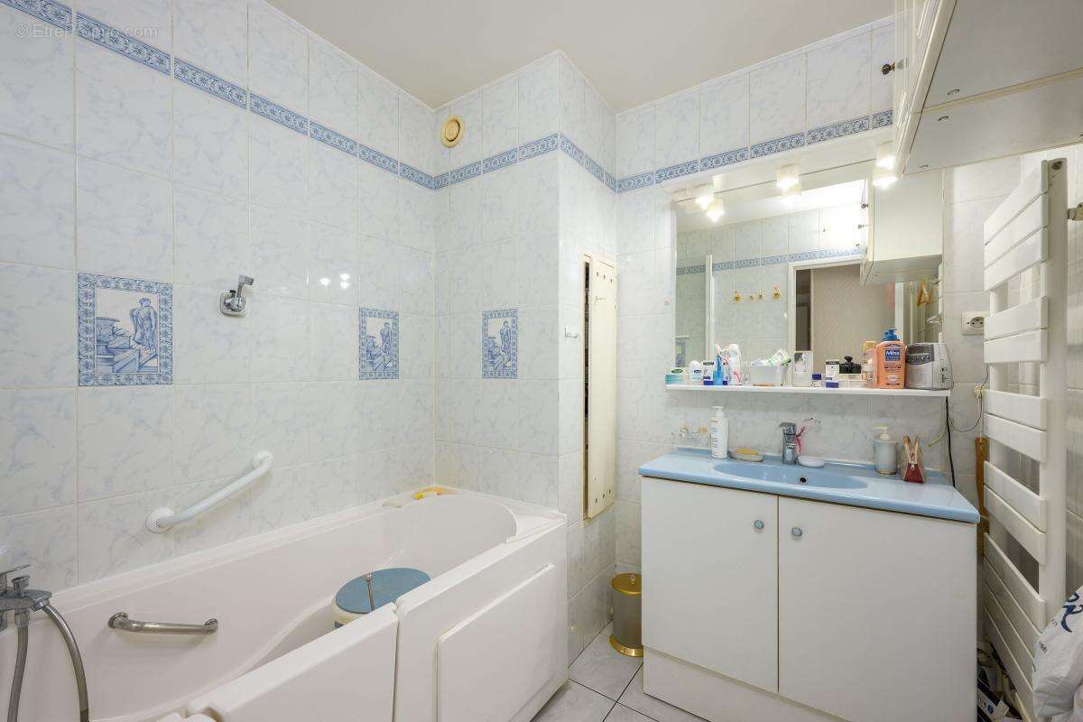 Appartement 5 pièces - 110 m² - balcon - boxes et parking sous-sol - photo 9