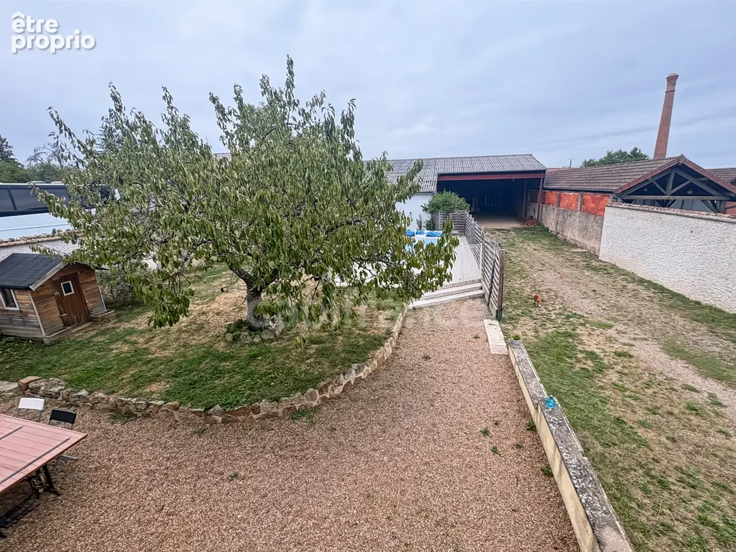 Maison familiale de 143m2, piscine, hangar de 300m2 et terrain clos de 1136m2 - photo 13