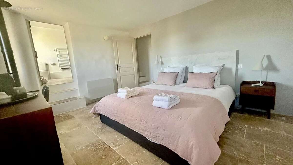 Maison à SAINT-SATURNIN-LES-APT