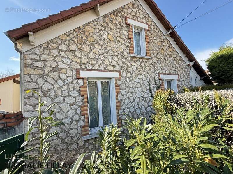 Maison à FLEURY-LES-AUBRAIS