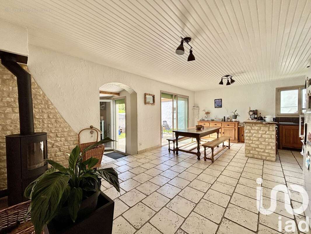 Photo 5 - Maison à CHAILLEVETTE