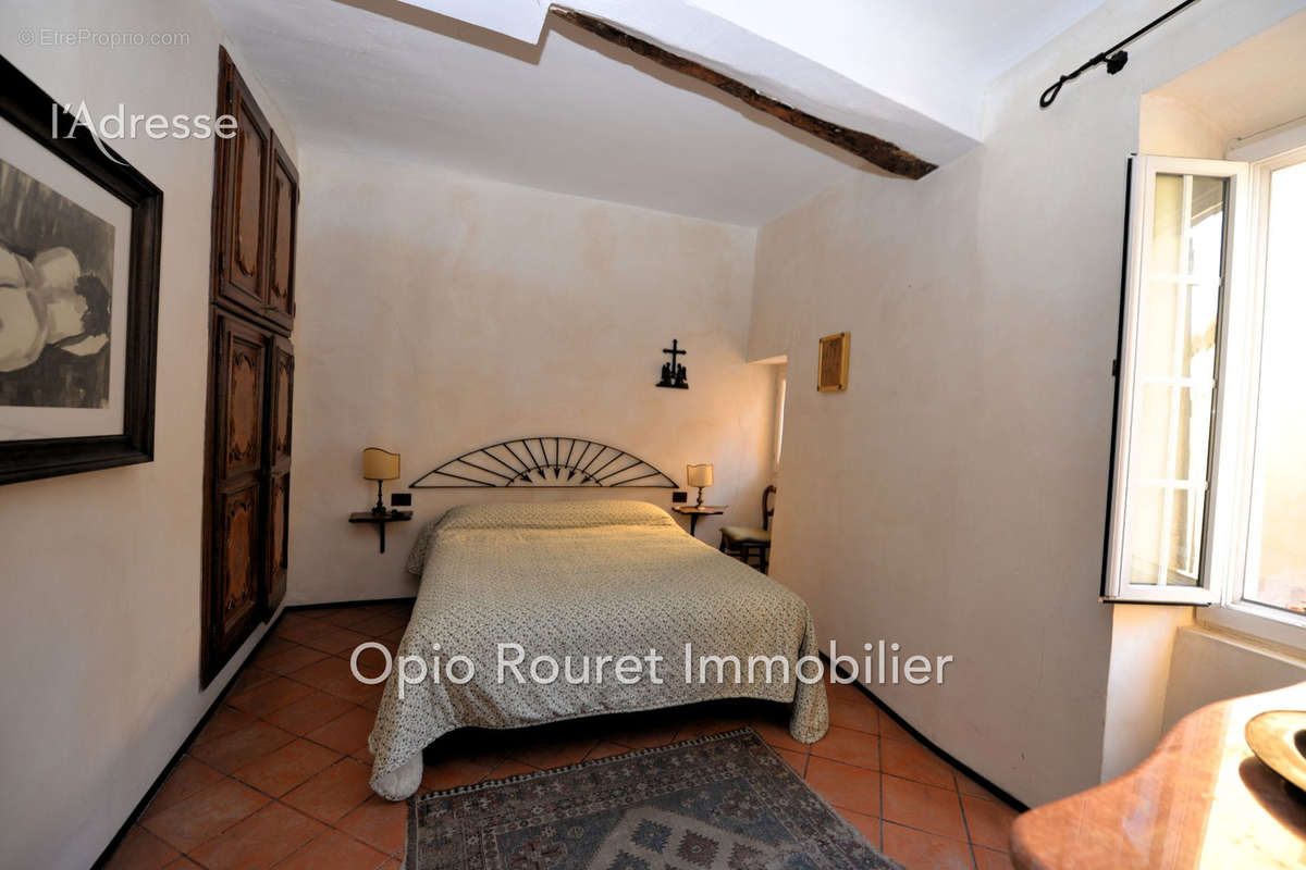 Maison à CHATEAUNEUF-GRASSE