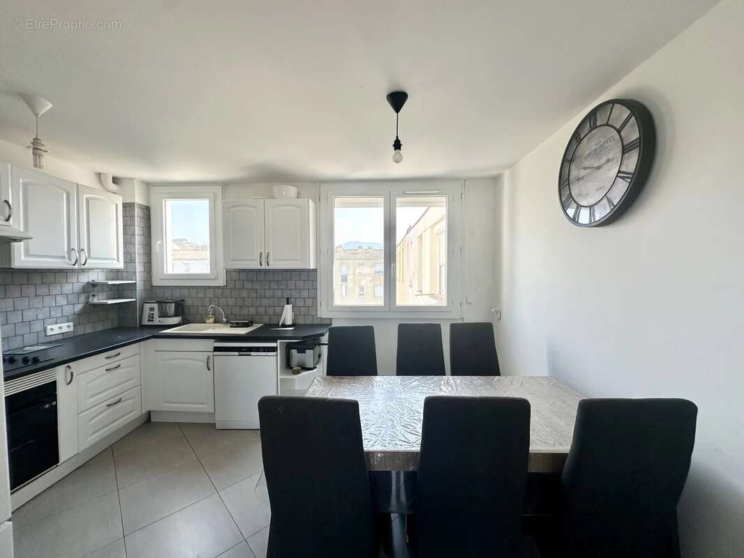 Appartement à CARROS