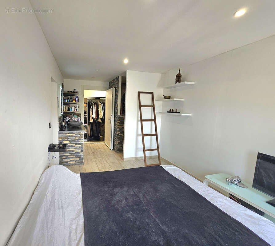 Maison à SAINT-THIBERY