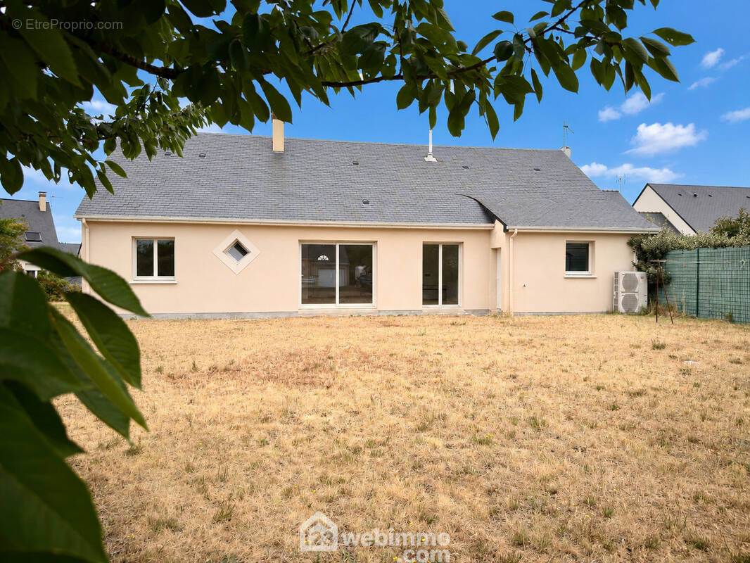 Maison avec vie de plain-pied. - Maison à BEAUFORT-EN-VALLEE