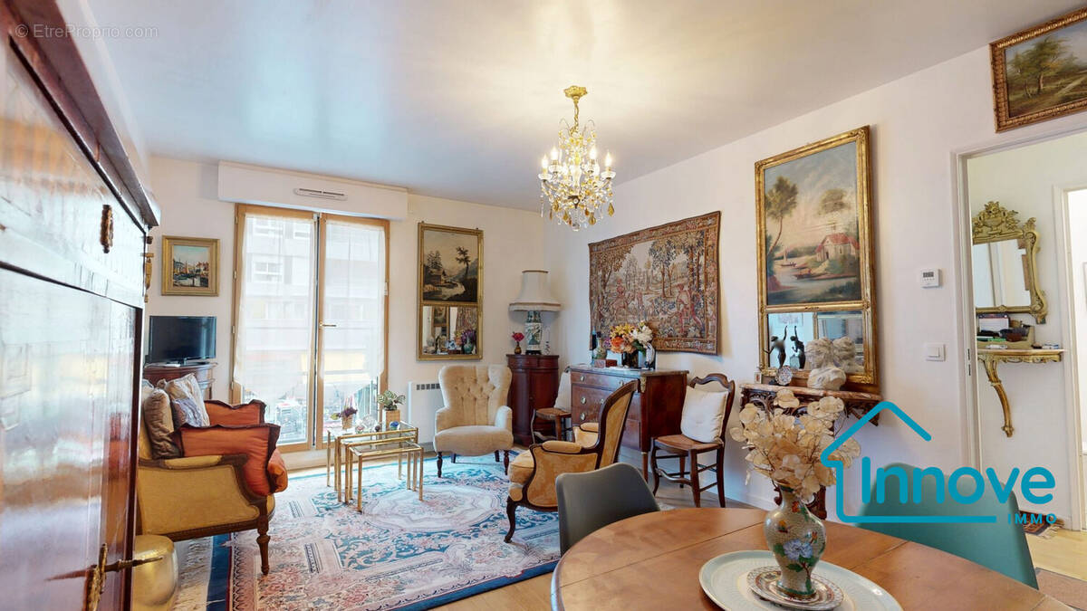 Appartement à COURBEVOIE