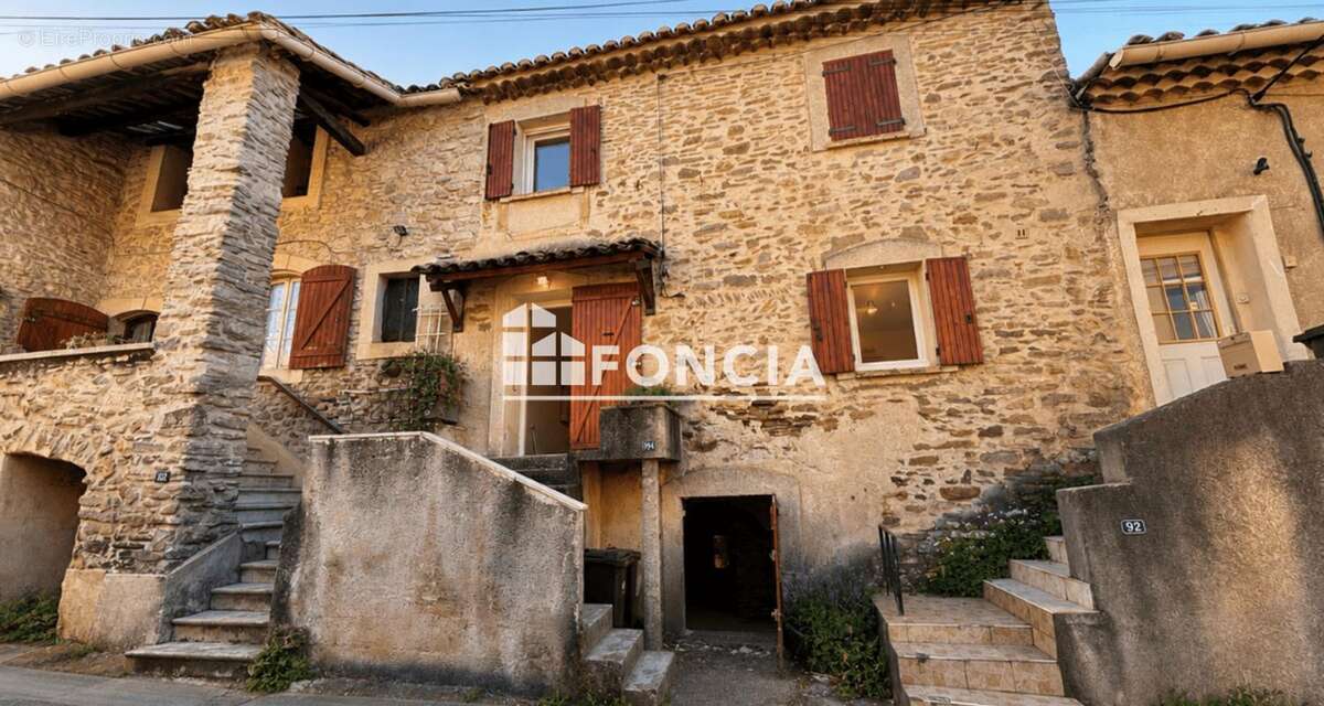 Maison à LAUDUN-L'ARDOISE