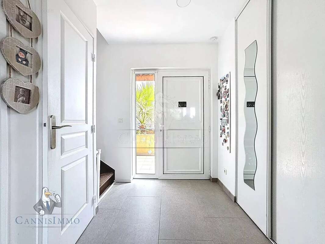 Appartement à MANDELIEU-LA-NAPOULE