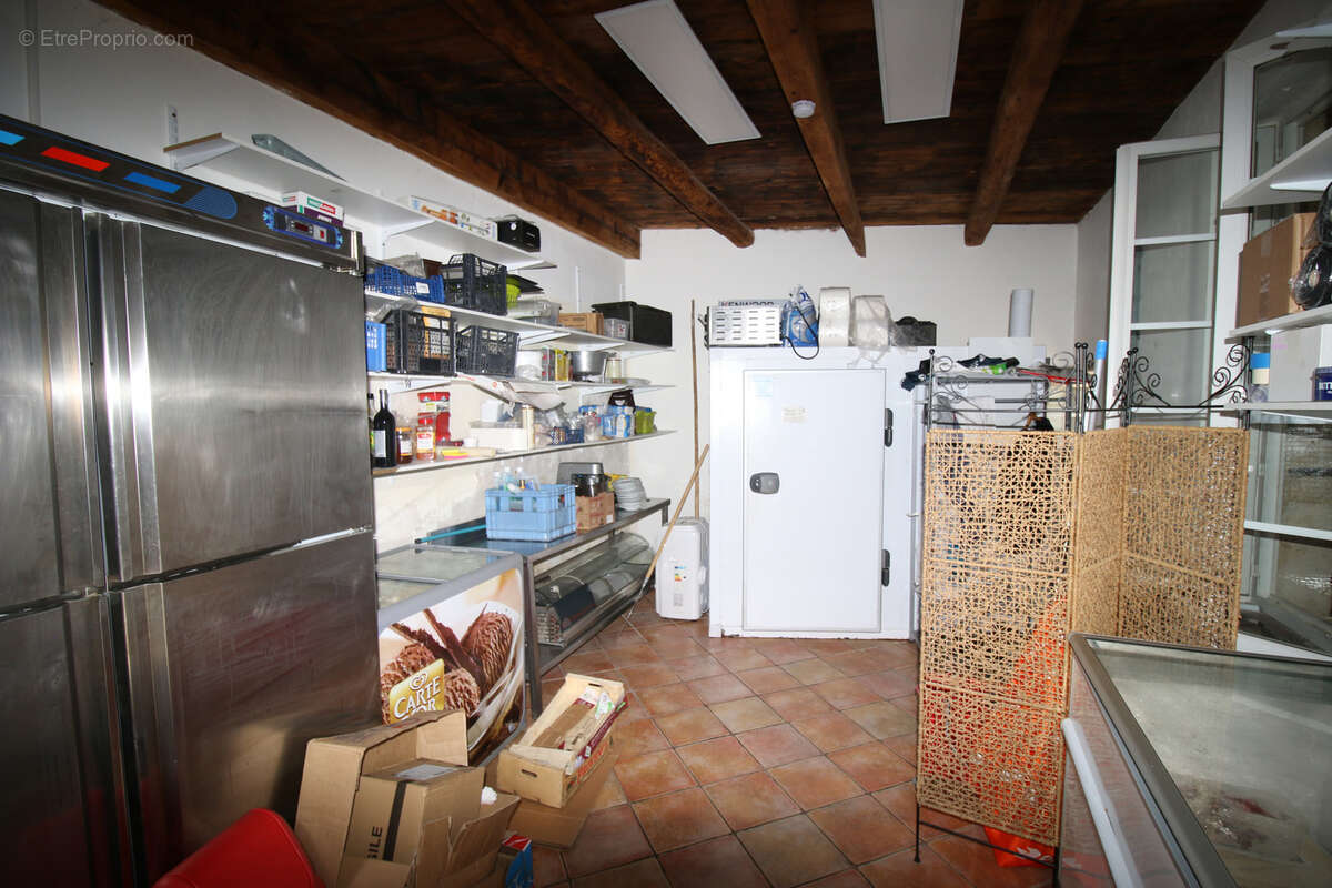 Maison de maître avec jardin, pisicine, parkings. - photo 34