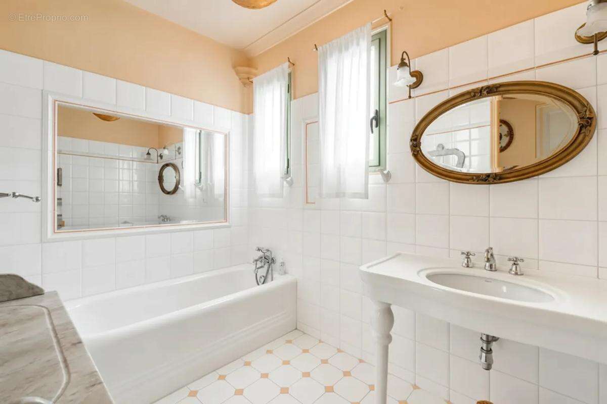 Villa avec piscine, vue sur collines, mer et lac + maison d'amis - photo 14