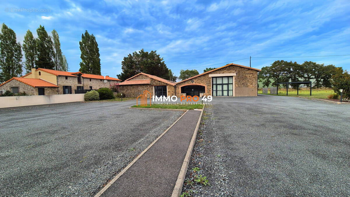 Terrain à MORTAGNE-SUR-SEVRE