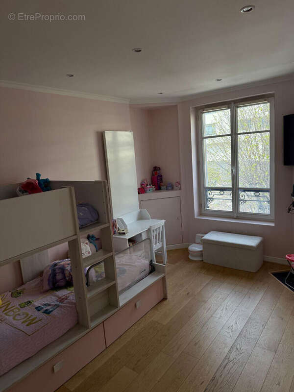 Appartement à COURBEVOIE