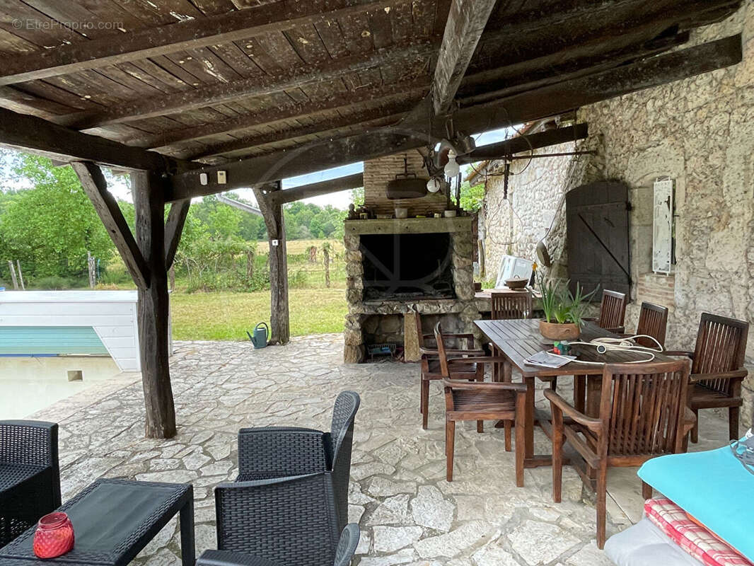 Maison à BONNEVILLE-ET-SAINT-AVIT-DE-FUMADIERES
