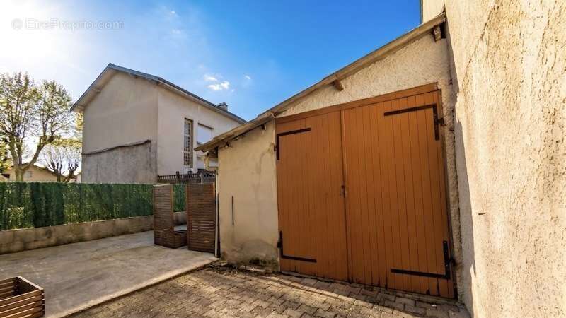 Appartement à LA TOUR-DU-PIN