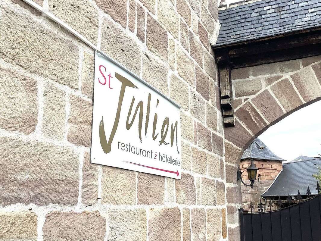 Maison de Ville 2500 hbts ou Local d' activité d'un ancien Hotel dans le bourg de Varetz proche de Brive.et lA20 - photo 6