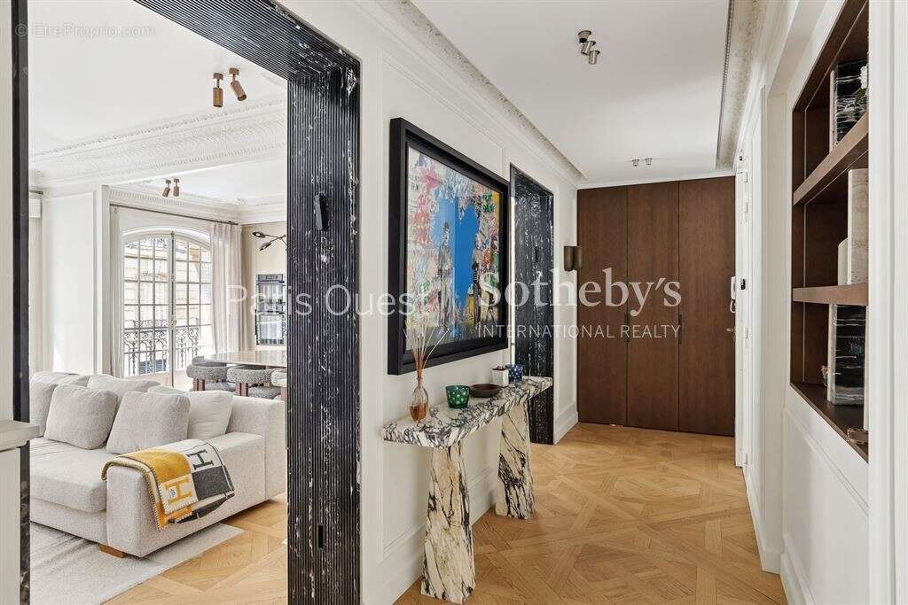 Appartement à NEUILLY-SUR-SEINE