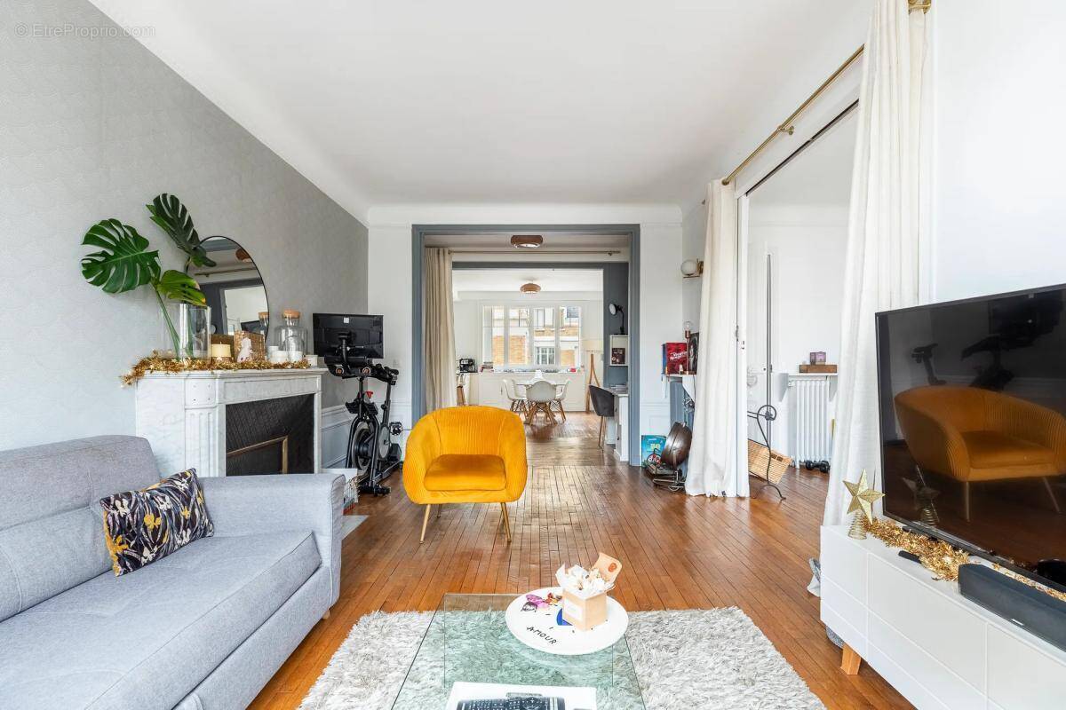 Appartement à PARIS-16E