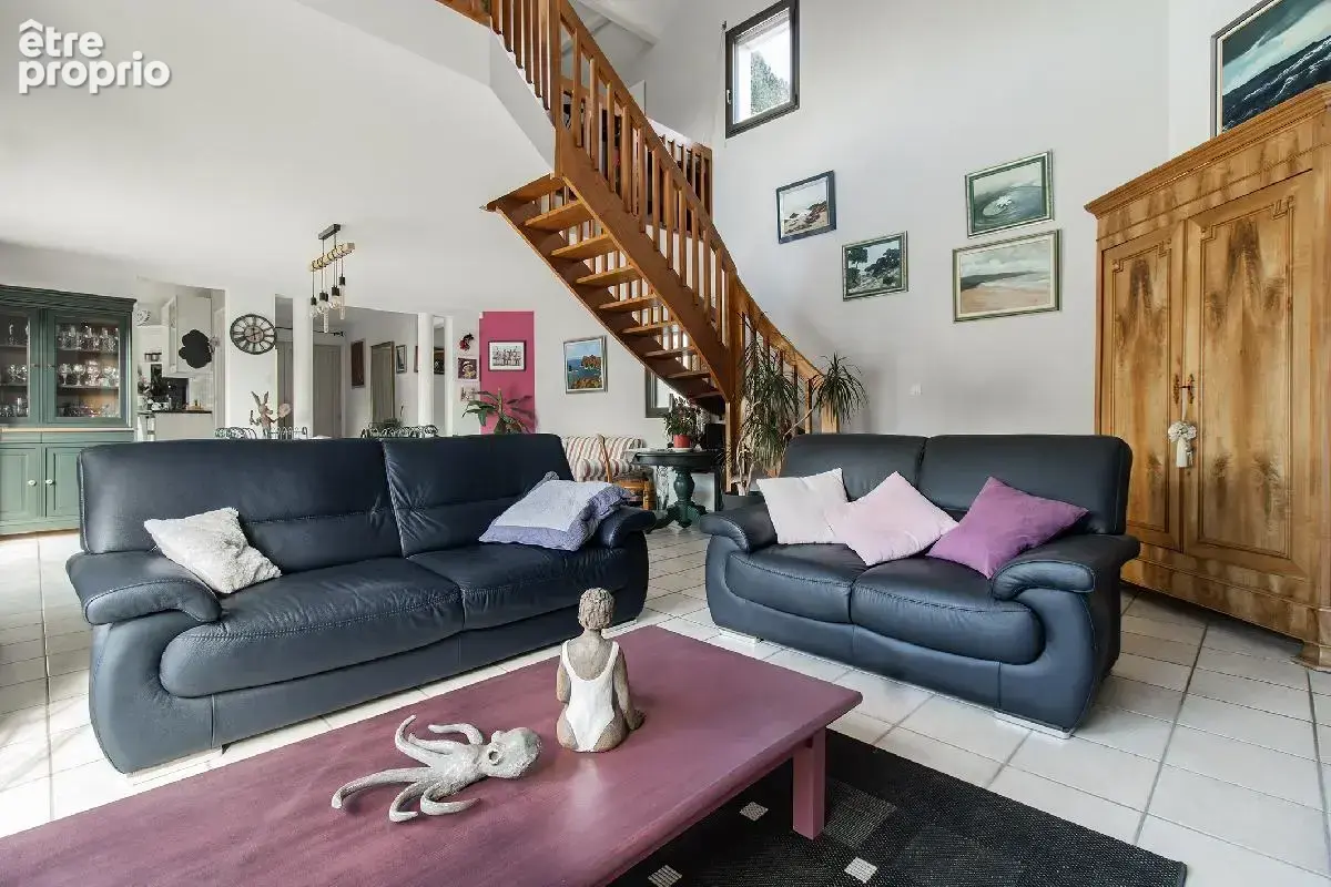 Maison de standing de 230 m², 3 chambres (possibilités 4), mezzanine, bureau, jacuzzi et piscine sur plus de 3000 m² - photo 6