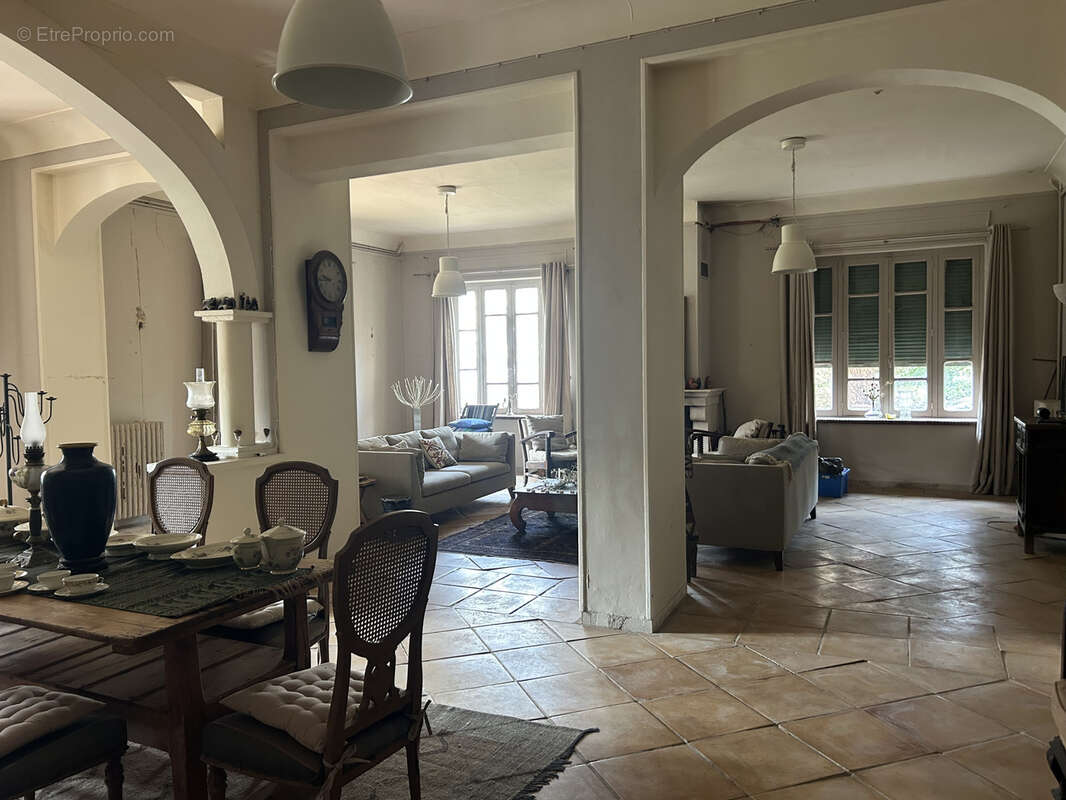Maison atypique avec piscine sur 2600 m2 de terrain - photo 9