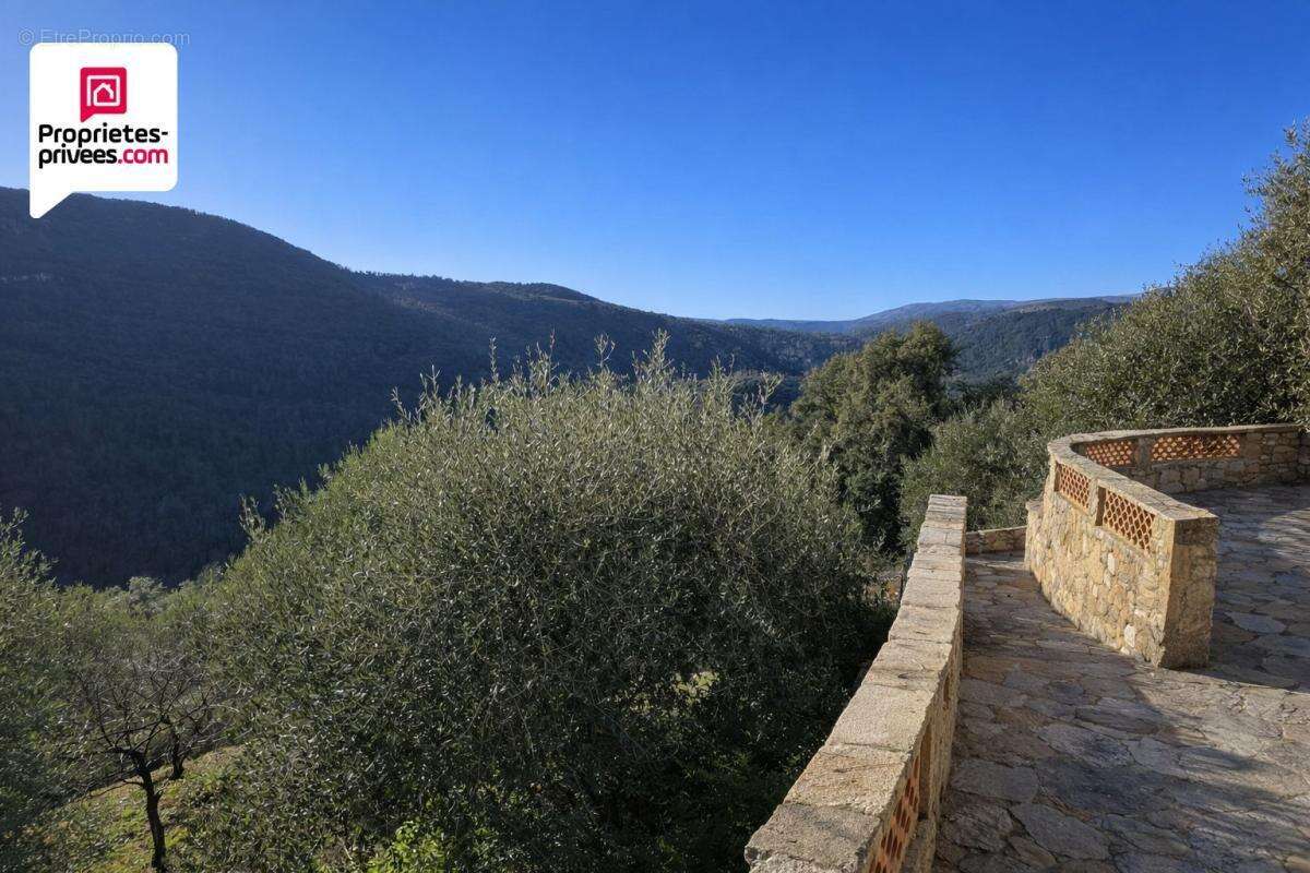 Terrain à SAINT-CEZAIRE-SUR-SIAGNE