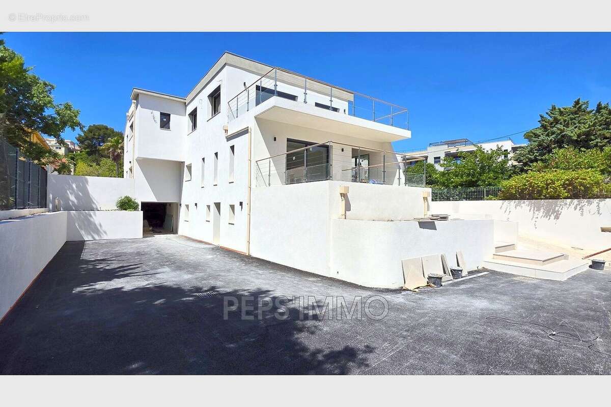 Appartement à CARRY-LE-ROUET