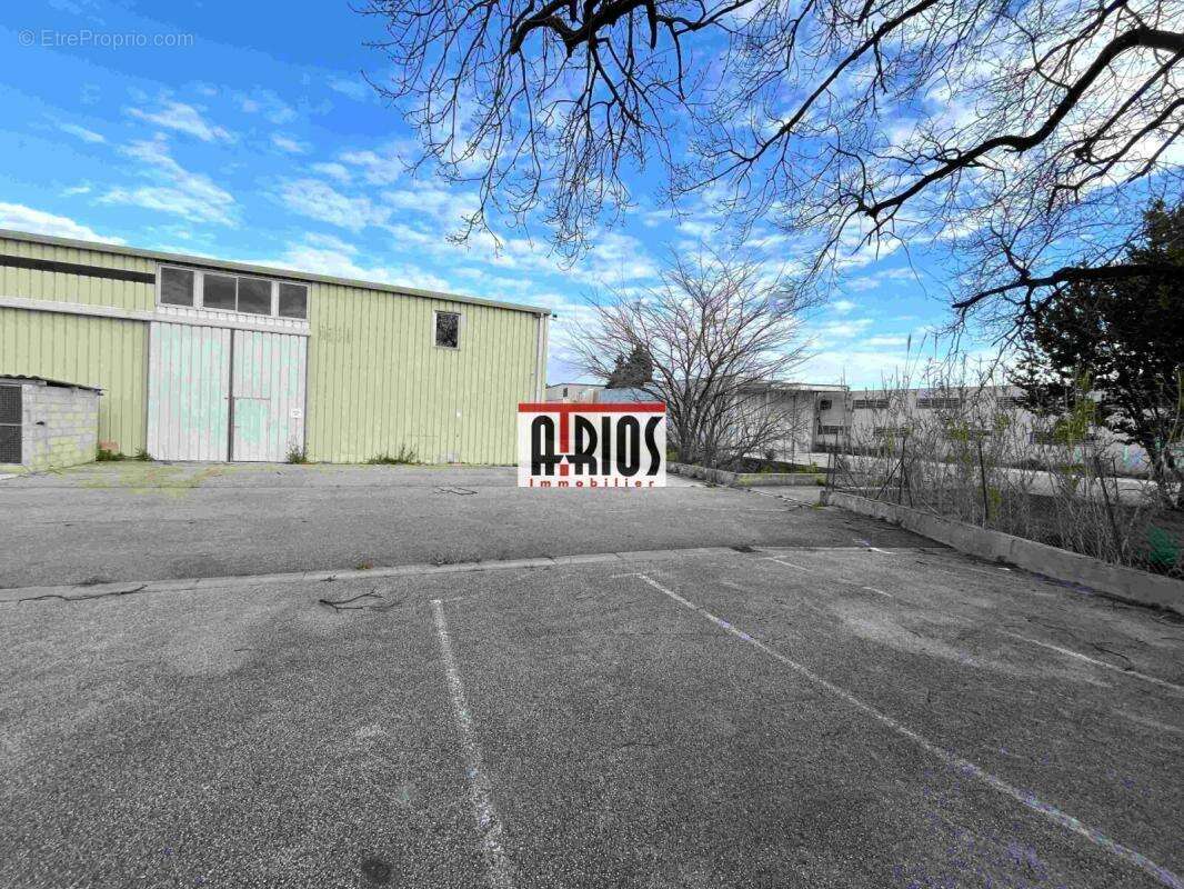 Commerce à LA FARLEDE