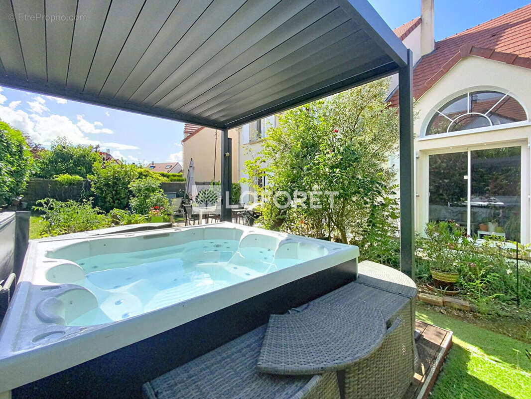 Maison à VERNEUIL-SUR-SEINE