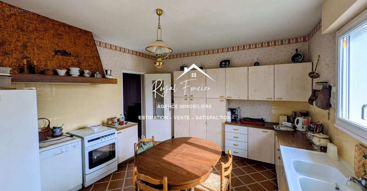 Cuisine indépendante et accès à la terrasse - Maison à CHATELLERAULT