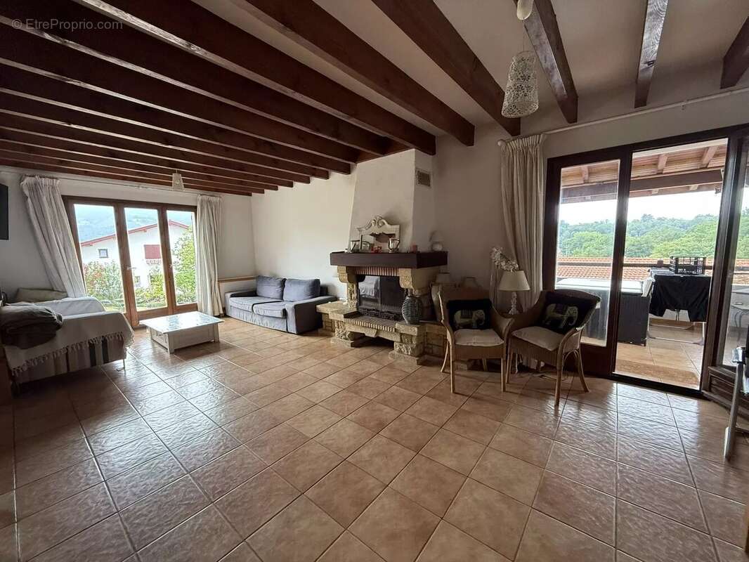 Maison au Pays Basque de 185 m² avec 3 chambres et 2 studios - photo 2