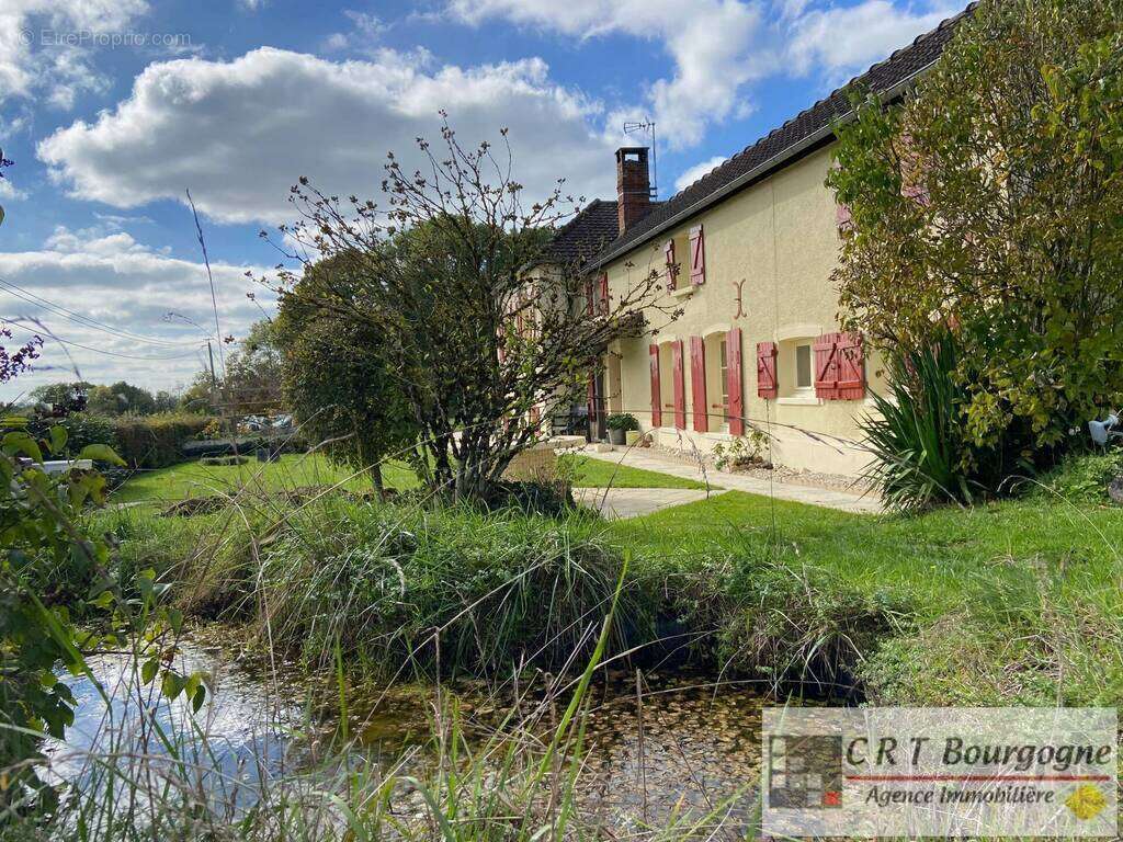 Maison à MOULINS-SUR-OUANNE