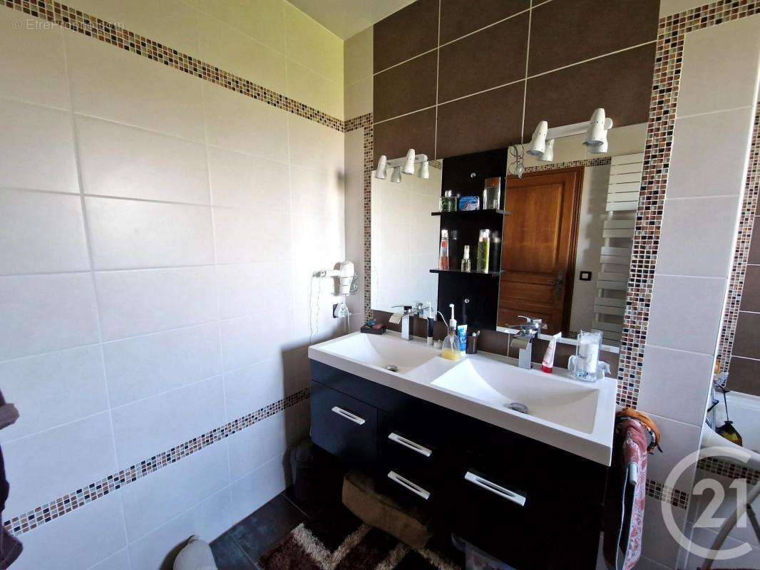 Maison à PONT-SAINTE-MAXENCE