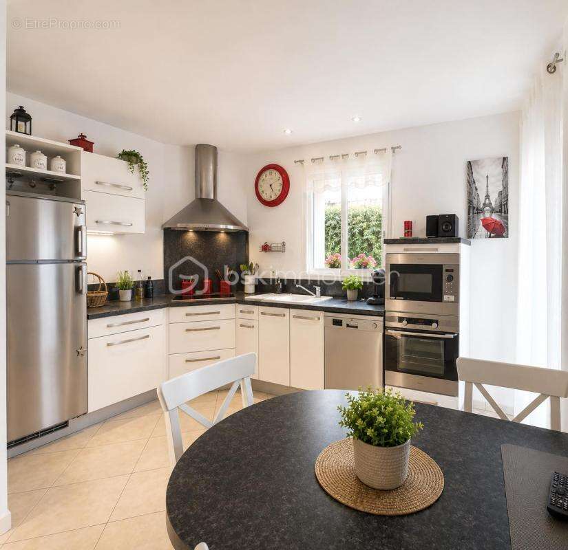 Maison d'architecte sur 1096 m² de terrain clos et arboré - photo 2