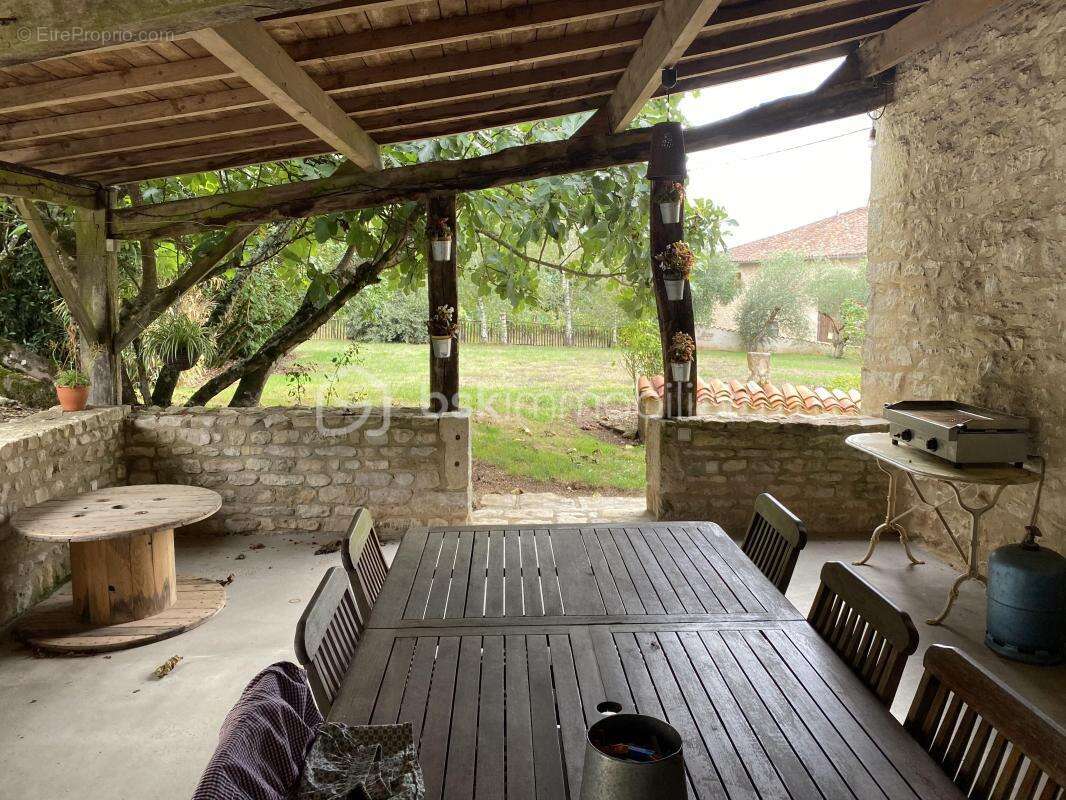 Maison à RUFFEC
