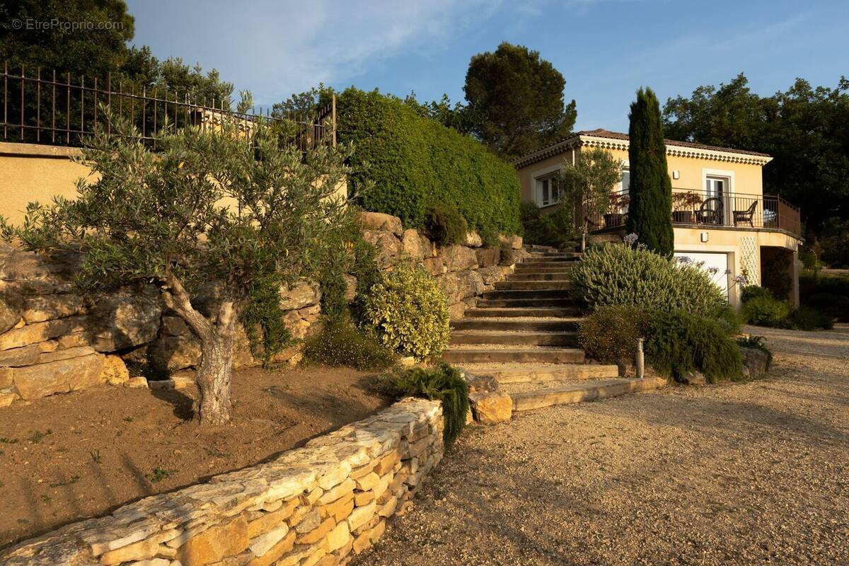 Maison à SAINT-VICTOR-LA-COSTE