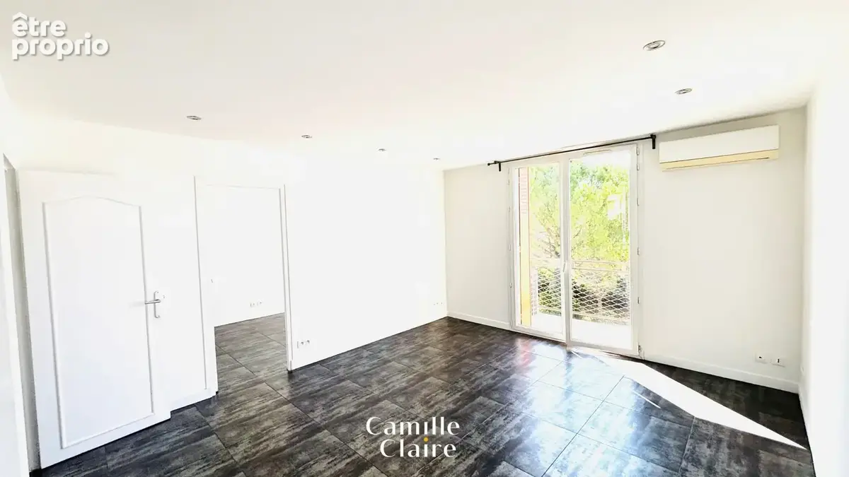 Appartement  T3 traversant en dernier étage, entièrement rénové sur Aix en Provence, vue dégagée, commerces à - photo 2